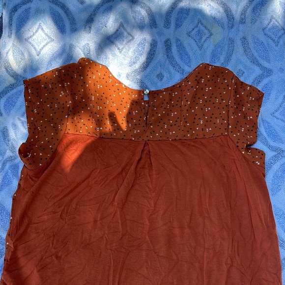 Tempted Los Angeles Triangle Design Rust Orange Blouse Solid Back Keyhole M - Picture 1 of 16